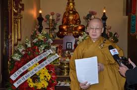 ວັດຈຸກເລິມປາຣີສວດມົນຂໍໃຫ້ວິນຍານບັນດານັກຮົບທີ່ເສຍສະຫຼະຊີວິດຢູ່ເກາະກາກມາໄປສູ່ນິພານ